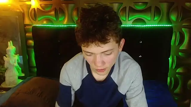 cruz_dante (M twink) - FULL NAKED FOR 5 MINUTES