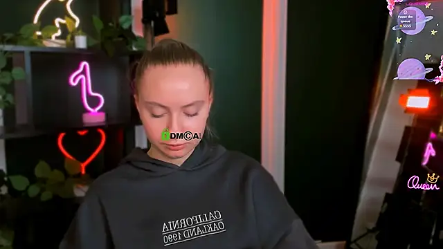 mila_glow1 - Live Cam