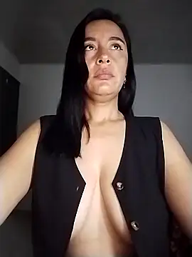 Webcam Model (hailey85) is live