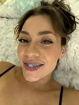 Webcam Model (SamyJones9)  is live.Free join now!