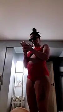 Webcam Model (Sophrob96x)  is live.Free join now!