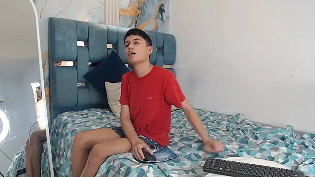 PRETTY_FEM live sex cam