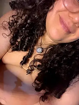 Webcam Model (VanesssaMilf_)  is live.Free join now!