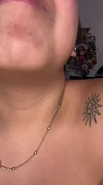 NinaValencia_ webcam