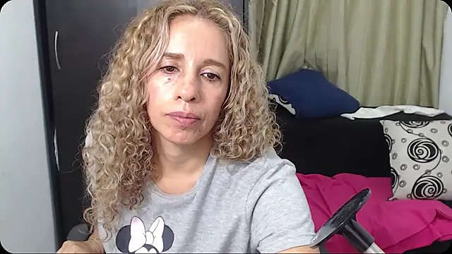 perlahotboobs - Perlahotboobs's free webcam - UK Sex Cams