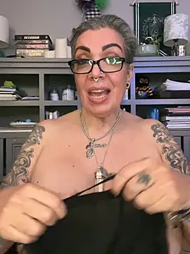 Webcam Model (dieseldame1313)  is live.Free join now!