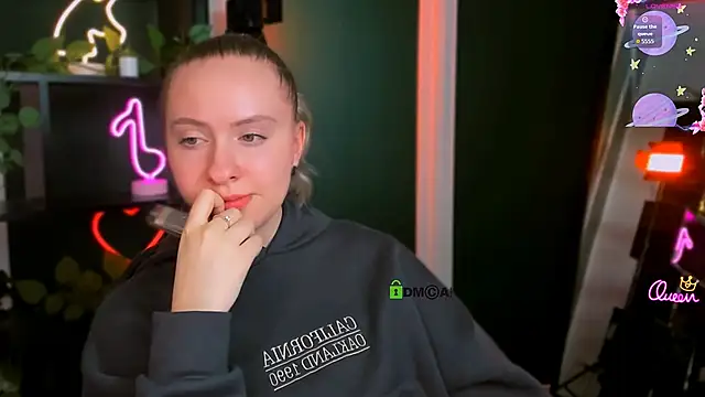 mila_glow1 - Live Cam