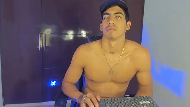 Milo_LatinBoy webcam