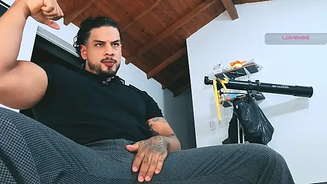 SilvaBranko Live Webcam on Stripchat