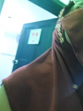 elinaax (F teen) - spit boobs  بصق الثديين