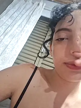 Flora-latin-girl webcam