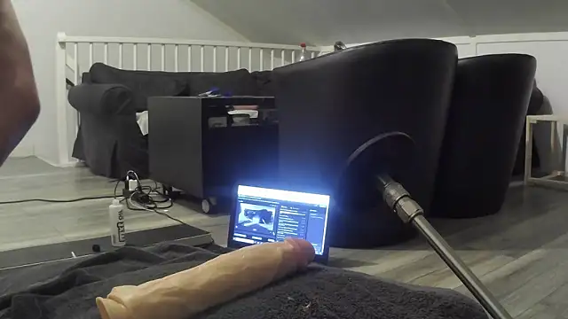 YourLoveBoyKevin webcam