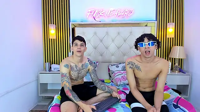 Adventurous_Boys webcam