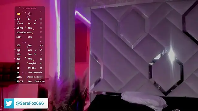 Sara_Foxx1 webcam
