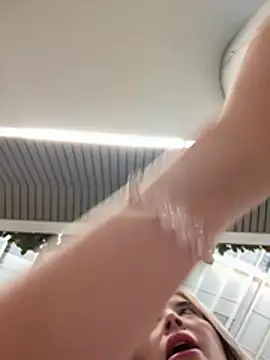 Webcam Model (Alexa_seexy1)  is live.Free join now!