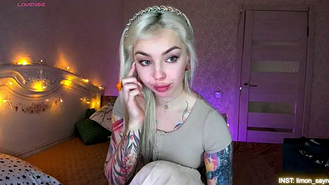 LillyMoure_ webcam