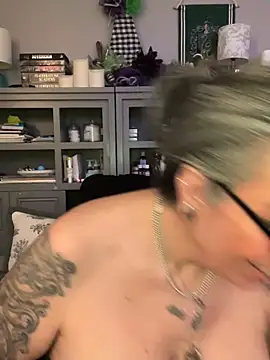 dieseldame1313 Live Webcam on Stripchat