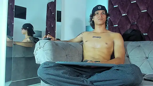 tonybenedetti - TonyBenedetti's free webcam - UK Sex Cams