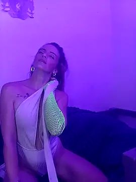 Webcam Model (CassA-Nova)  is live.Free join now!