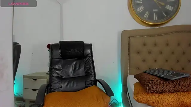 Adara_Ferrara webcam