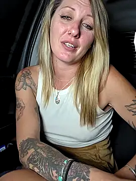 SheIsSomething live cam