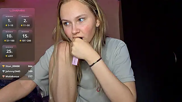 KarinRobertson live sex cam