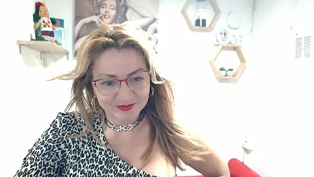 divax_monserrat - DIVAX_MONSERRAT's free webcam - UK Sex Cams