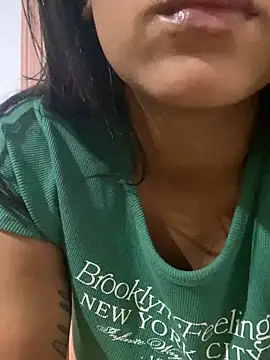 bea3liz (F young) - Show ass with plug