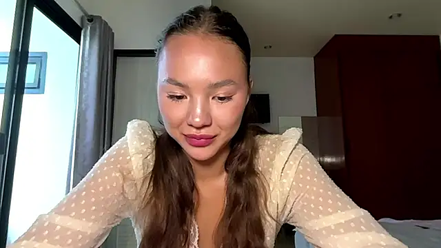 kamila_18_french webcam