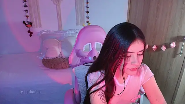 iriswest_ (F young) - Fuck fingers pussy.