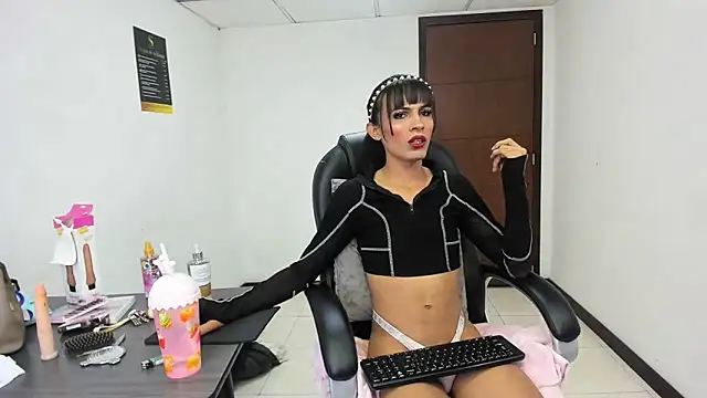 Aisha_hotts777 webcam