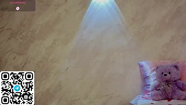 Aurora_Bennet webcam