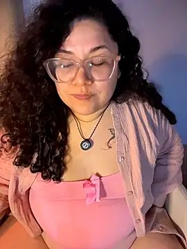 Webcam Model (VanesssaMilf_)  is live.Free join now!