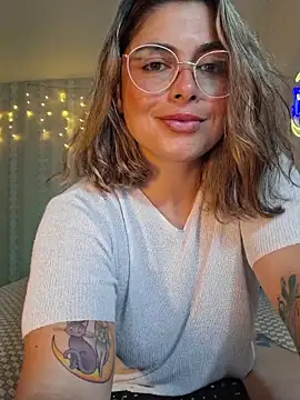 Juliietha_servas webcam