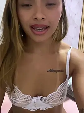 safadinhaquentew - SafadinhaquenteW's free webcam - UK Sex Cams