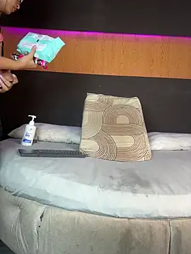 Webcam Model (Alexia__cox)  is live.Free join now!