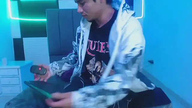 adonis_latin_19 webcam