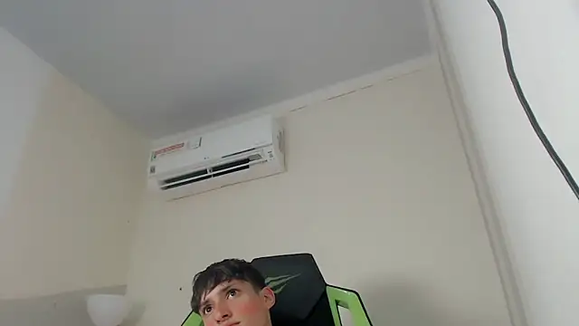 pablito_junior (M twink) - PULL OUT TONGUE