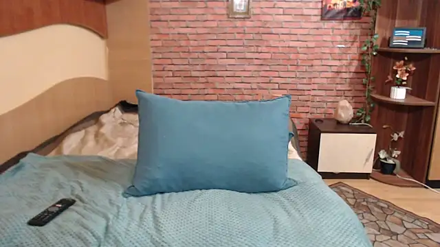 EvelyneFlirtyMilf webcam