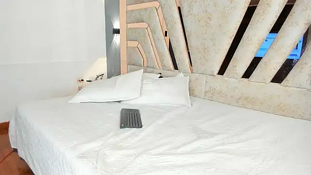 REINA_ADAHARA webcam