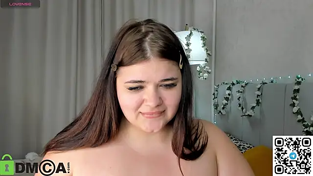 annet_nel1son (F young) - private places are closer to the camera