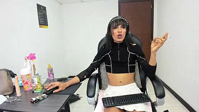 Aisha_hotts777 webcam