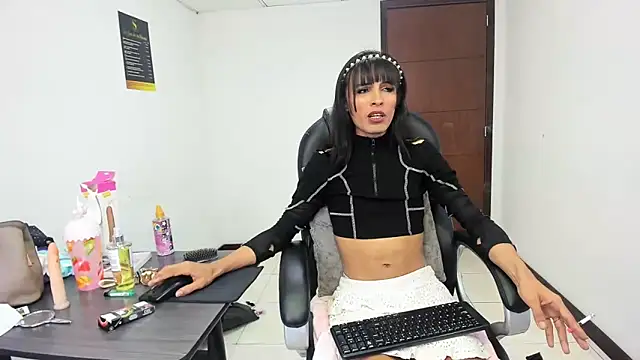 Aisha_hotts777 webcam