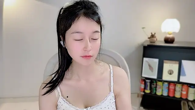 onechestnut - Onechestnut's free webcam - UK Sex Cams