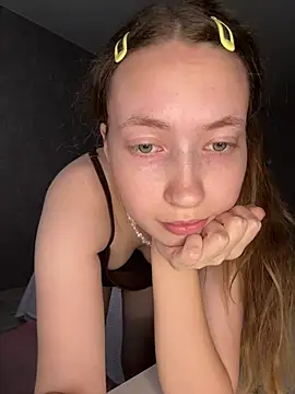 Webcam Model (Holy_Poly)  is live.Free join now!