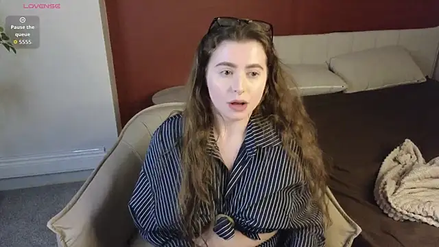 LovingWhisperr webcam