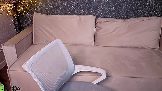 Crystal-Lace Stripchat cam model