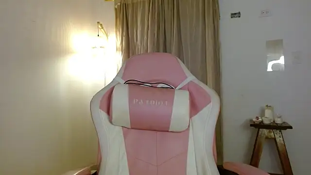 dreamsanna (F young) - touch my body and have an orgasm