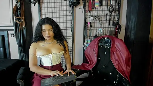 Twisted_Fantasy webcam