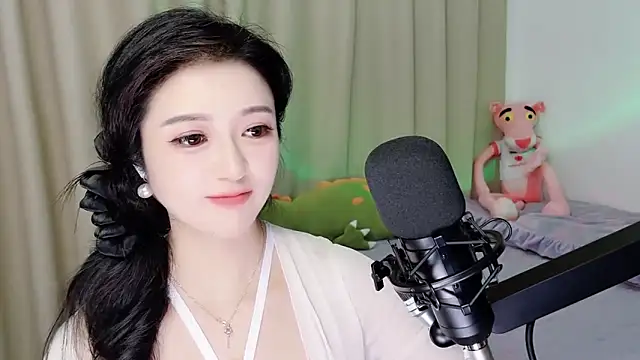 starsqimei Stripchat cam model